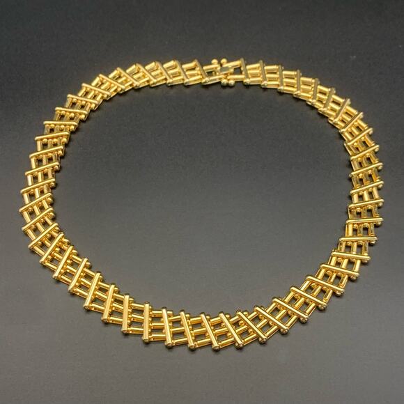 Vintage Gold Tone Gate Link Necklace - Picture 7 of 13